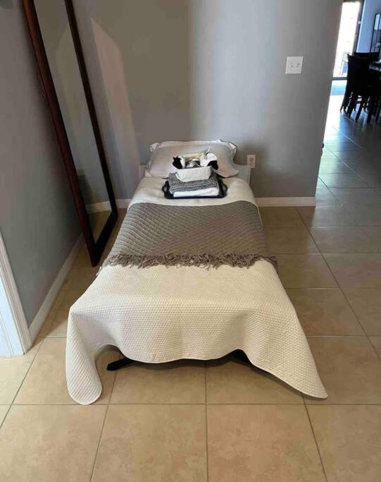 Debbie'S 3-Bedroom Apartment In A Duplex Cape Coral Extérieur photo